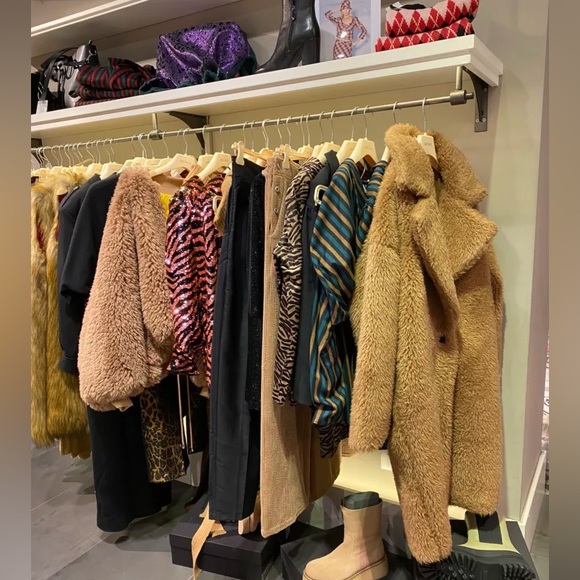 Meet the Posher-INTREND Italian Fashion by MaxMara Fashion Group. - Picture 2 of 2